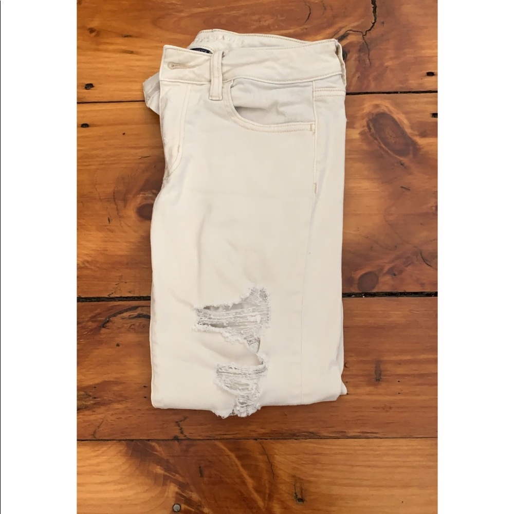 Cream colored American Eagle jegging skinny jeans